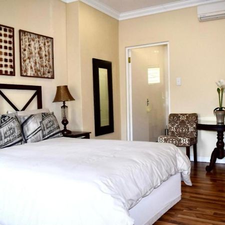 Upper Room Guesthouse 커크우드 외부 사진