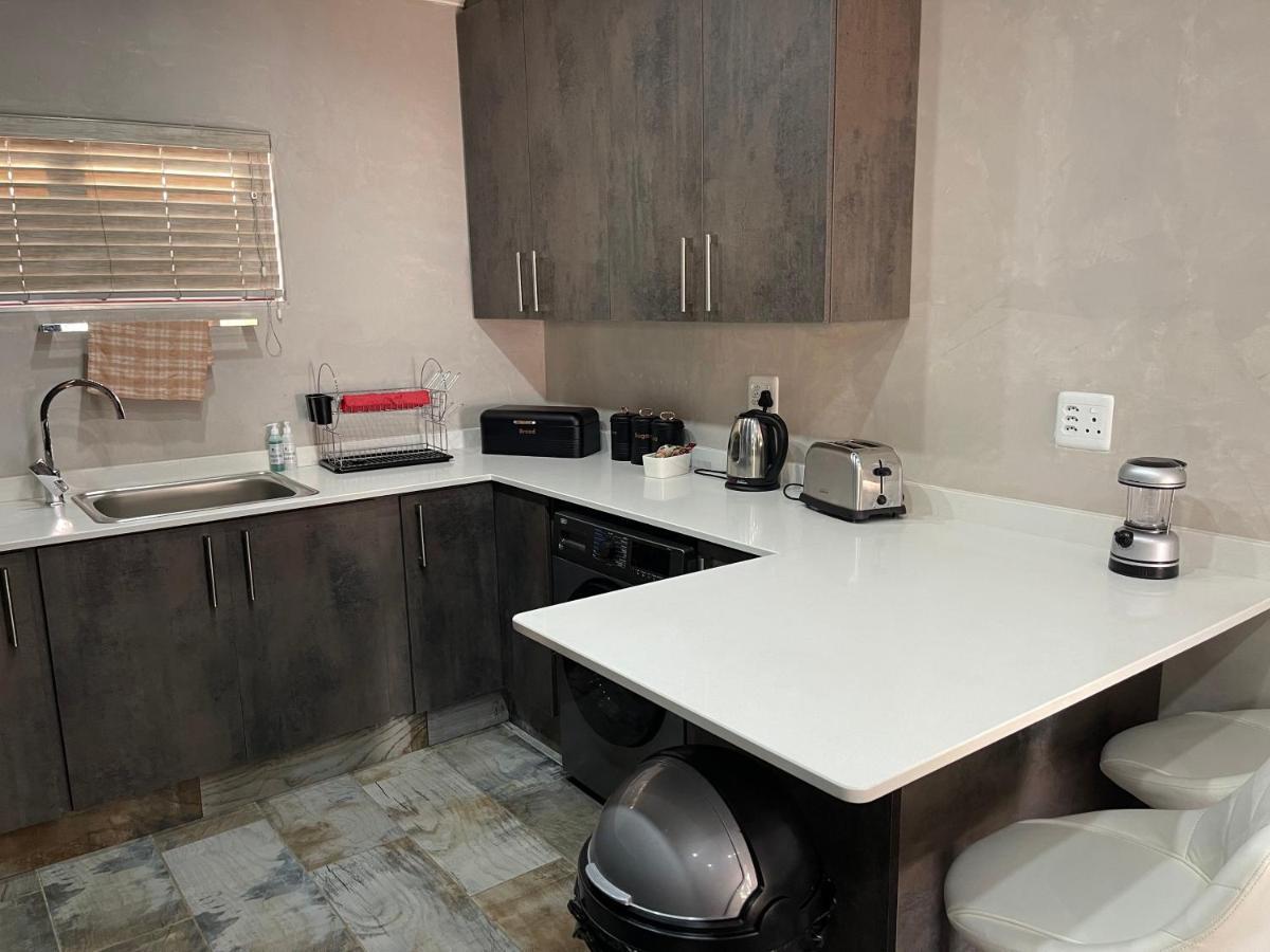 Upper Room Guesthouse 커크우드 외부 사진