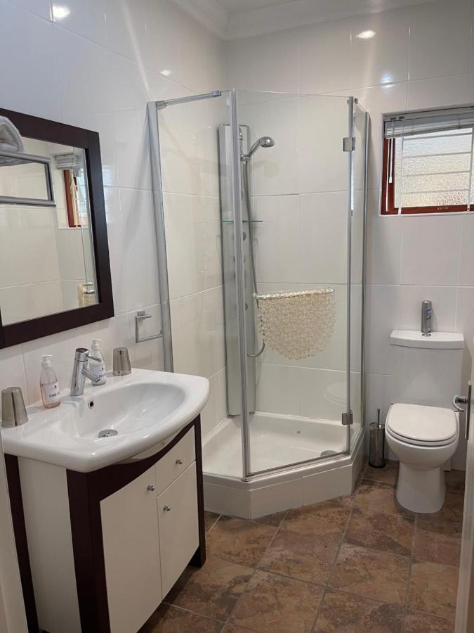 Upper Room Guesthouse 커크우드 외부 사진