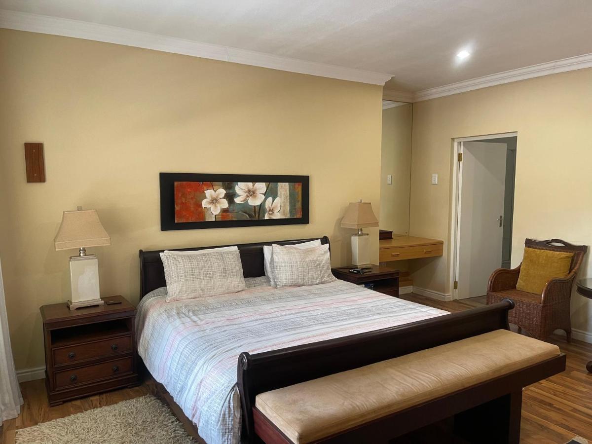 Upper Room Guesthouse 커크우드 외부 사진