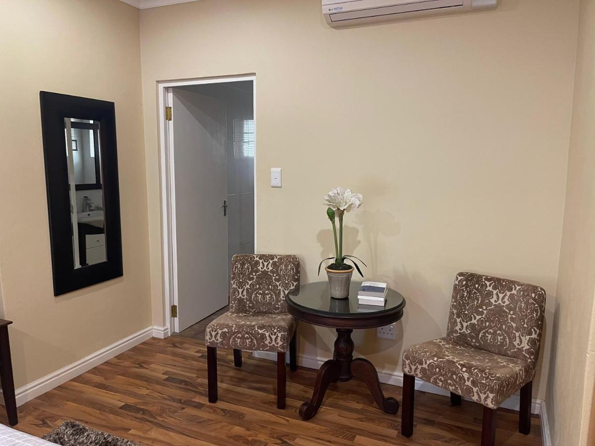 Upper Room Guesthouse 커크우드 외부 사진