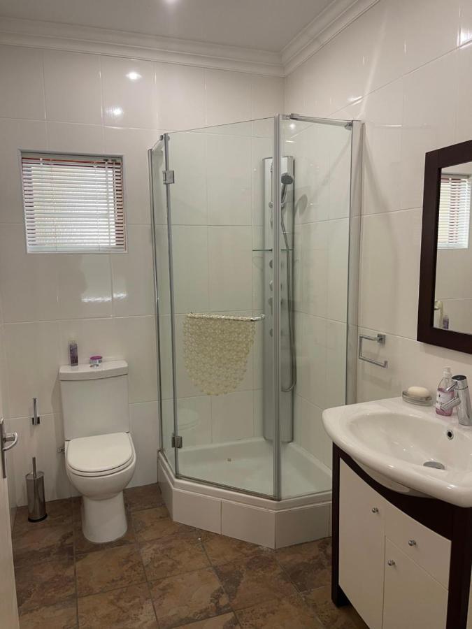 Upper Room Guesthouse 커크우드 외부 사진