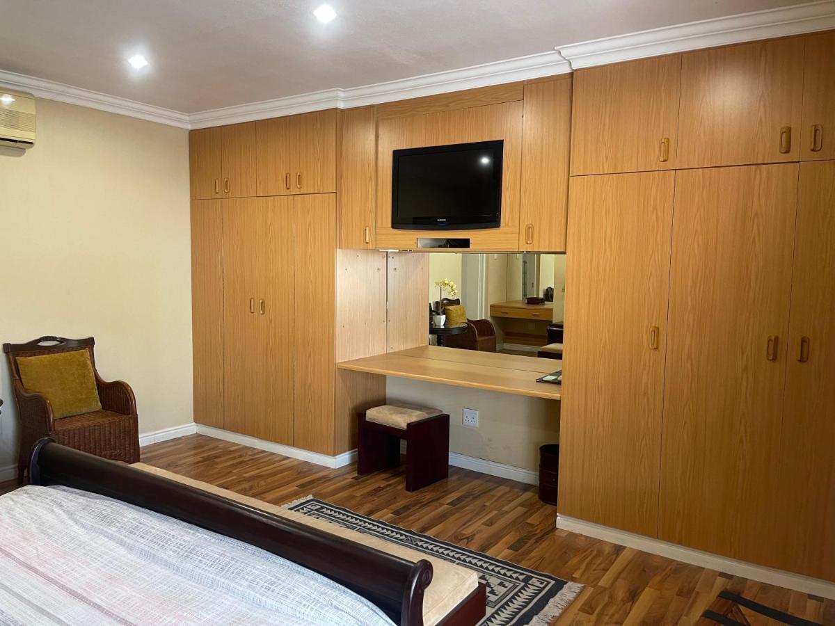 Upper Room Guesthouse 커크우드 외부 사진