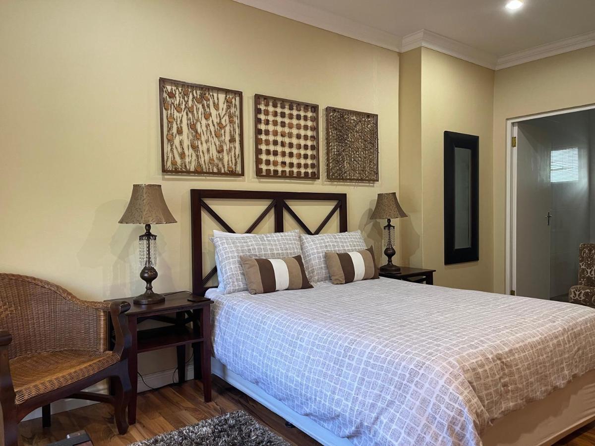 Upper Room Guesthouse 커크우드 외부 사진