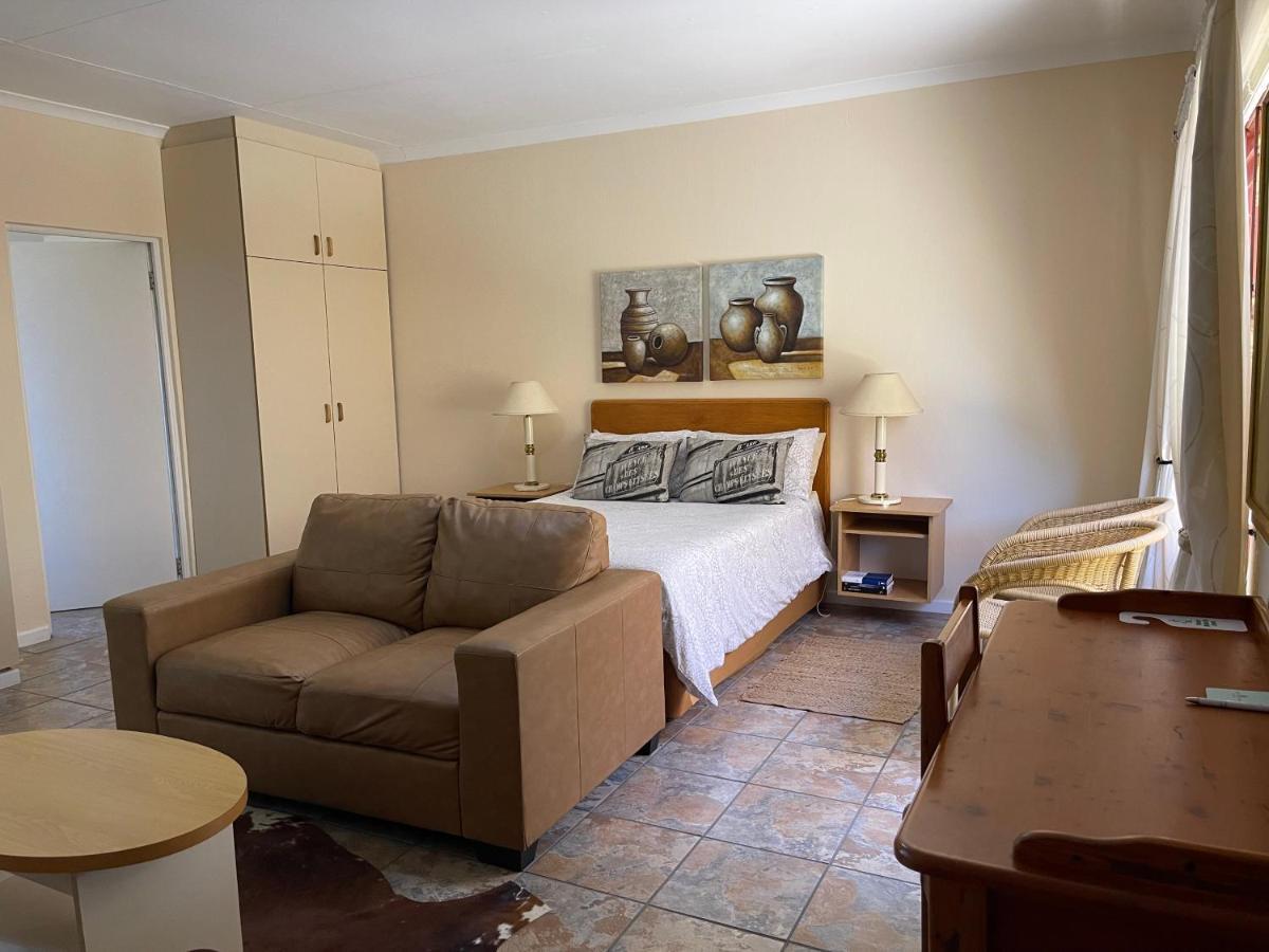 Upper Room Guesthouse 커크우드 외부 사진