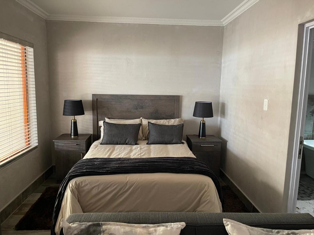 Upper Room Guesthouse 커크우드 외부 사진