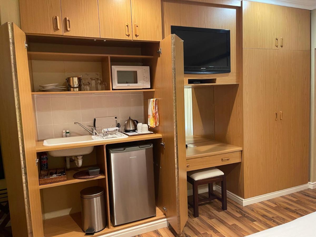 Upper Room Guesthouse 커크우드 외부 사진